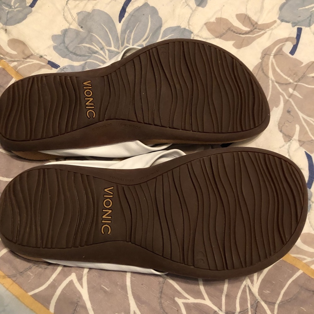 Vionic Women’s Sandals Size 7.5